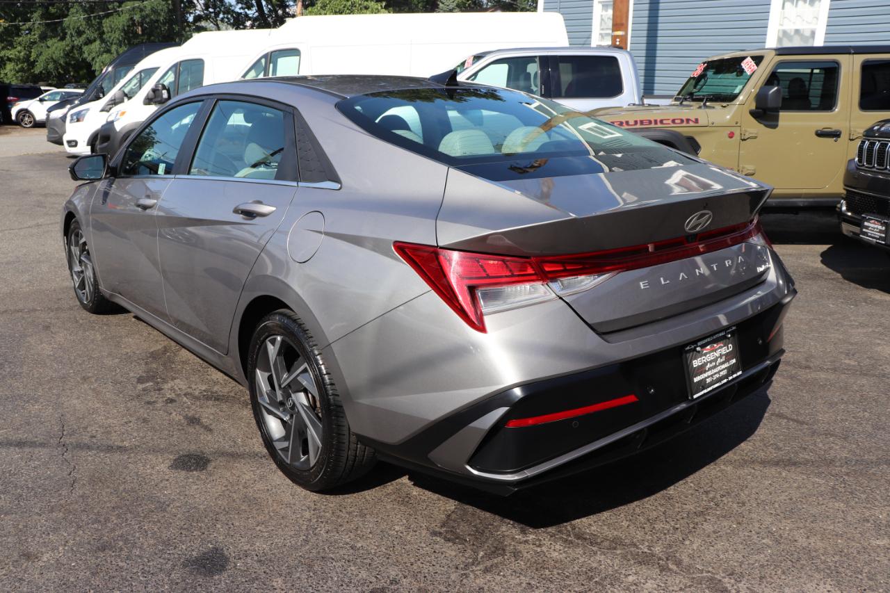 Hyundai Elantra Limited IVT 2024