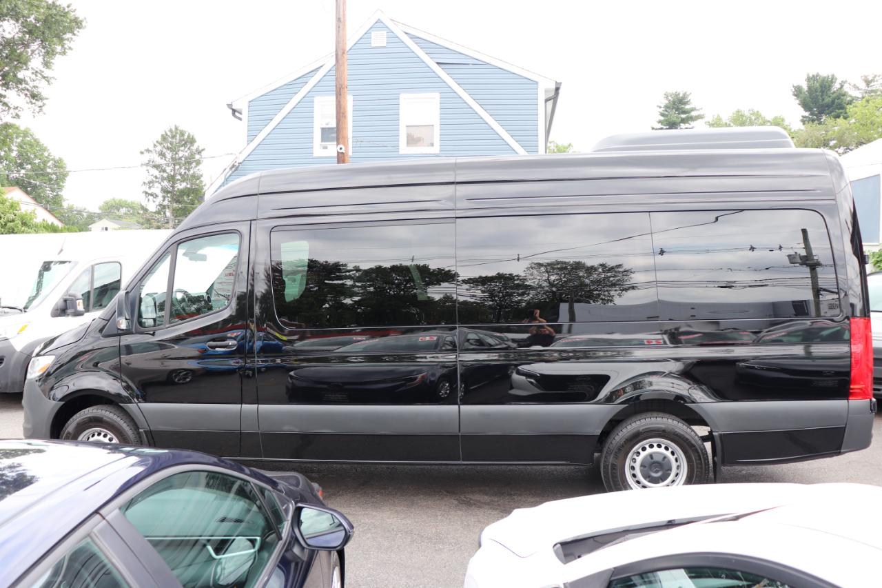 Mercedes-Benz Sprinter Passenger Van 2500 High Roof I4 Diesel 170" RWD 2025