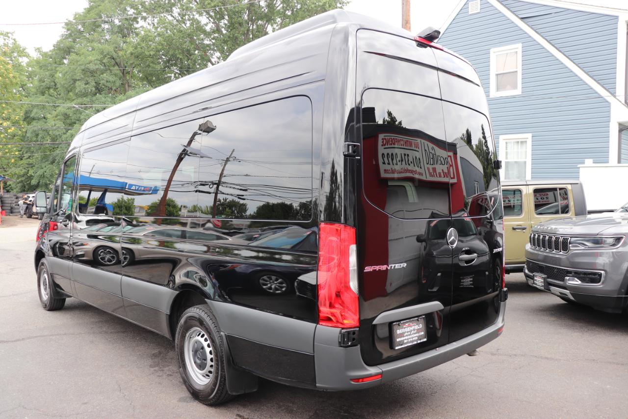 Mercedes-Benz Sprinter Passenger Van 2500 High Roof I4 Diesel 170" RWD 2025