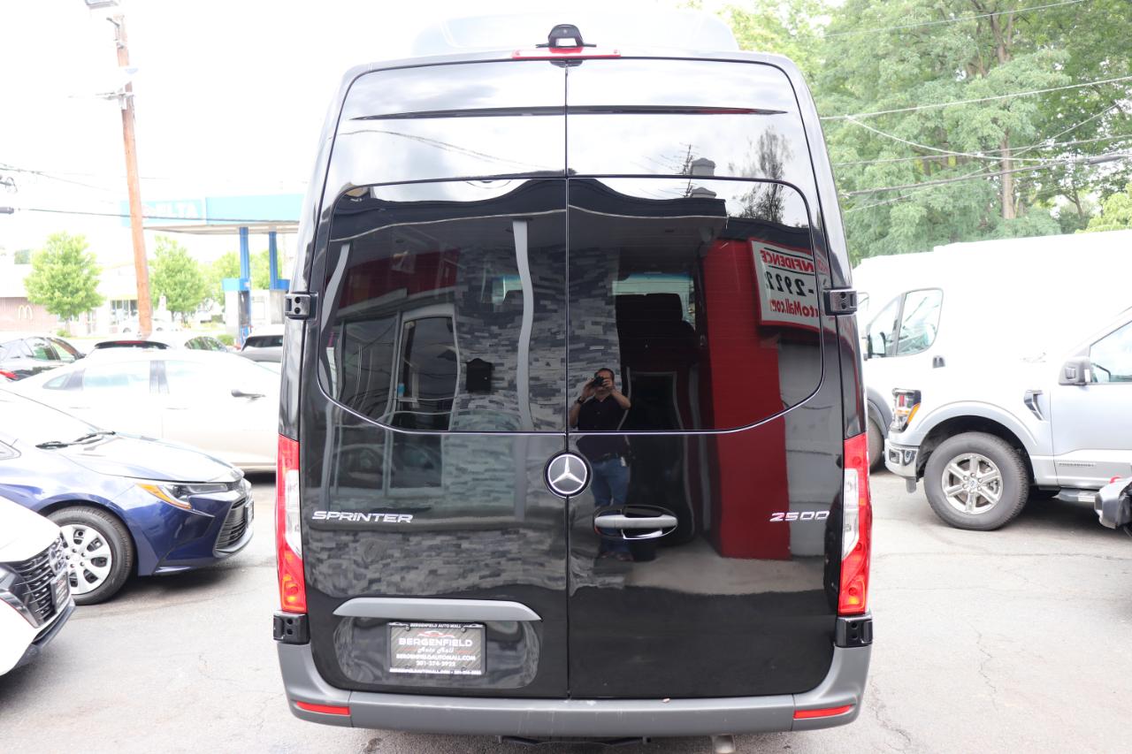 Mercedes-Benz Sprinter Passenger Van 2500 High Roof I4 Diesel 170" RWD 2025