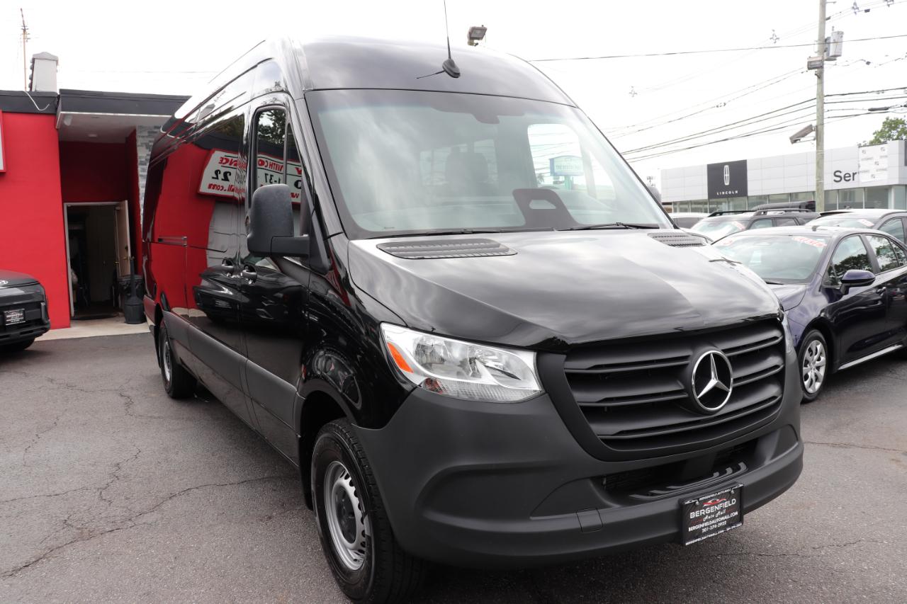 Mercedes-Benz Sprinter Passenger Van 2500 High Roof I4 Diesel 170" RWD 2025