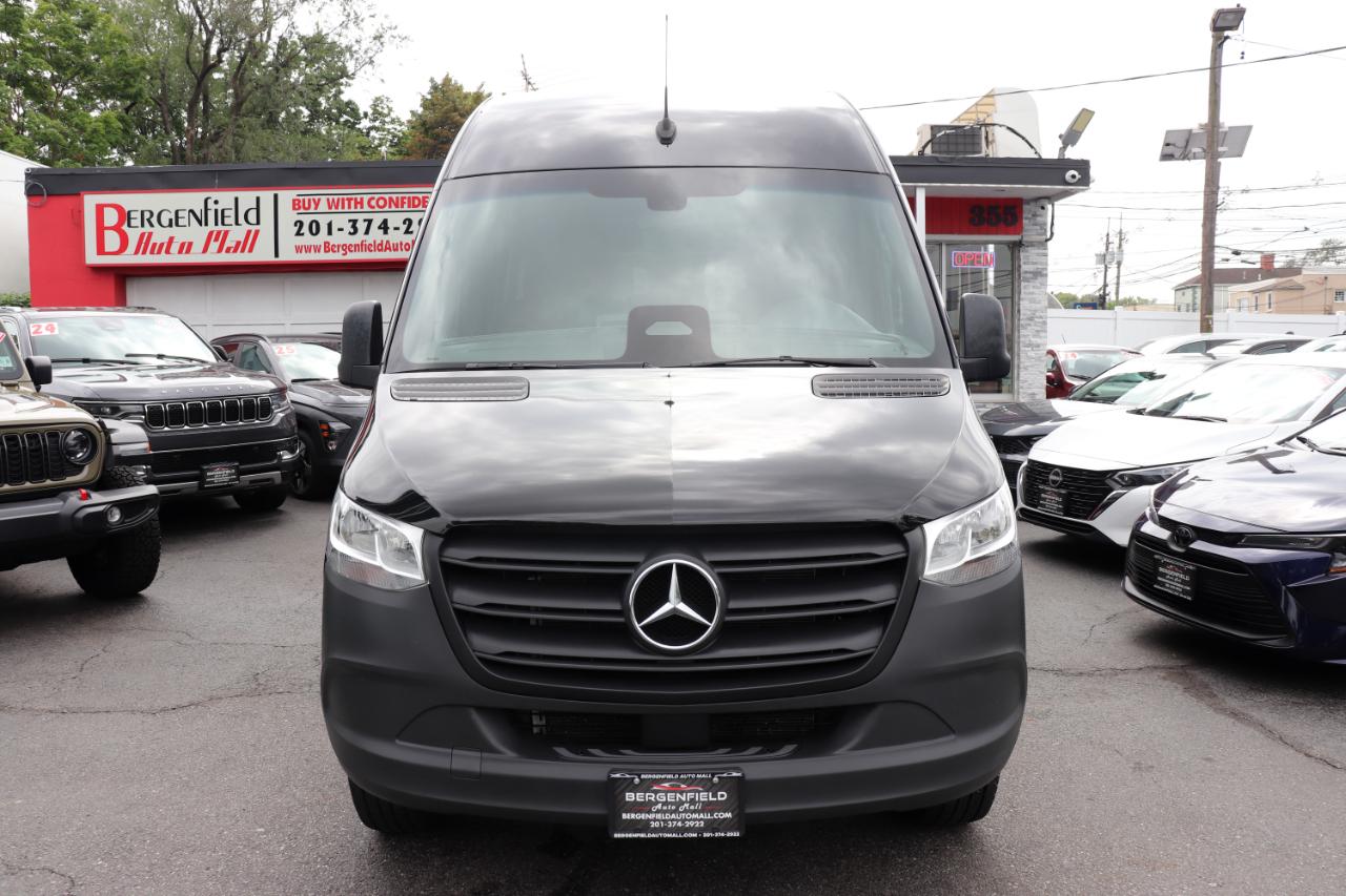 Mercedes-Benz Sprinter Passenger Van 2500 High Roof I4 Diesel 170" RWD 2025