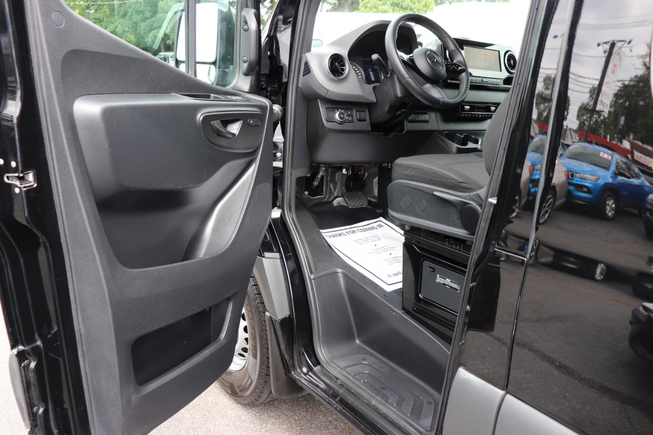 Mercedes-Benz Sprinter Passenger Van 2500 High Roof I4 Diesel 170" RWD 2025