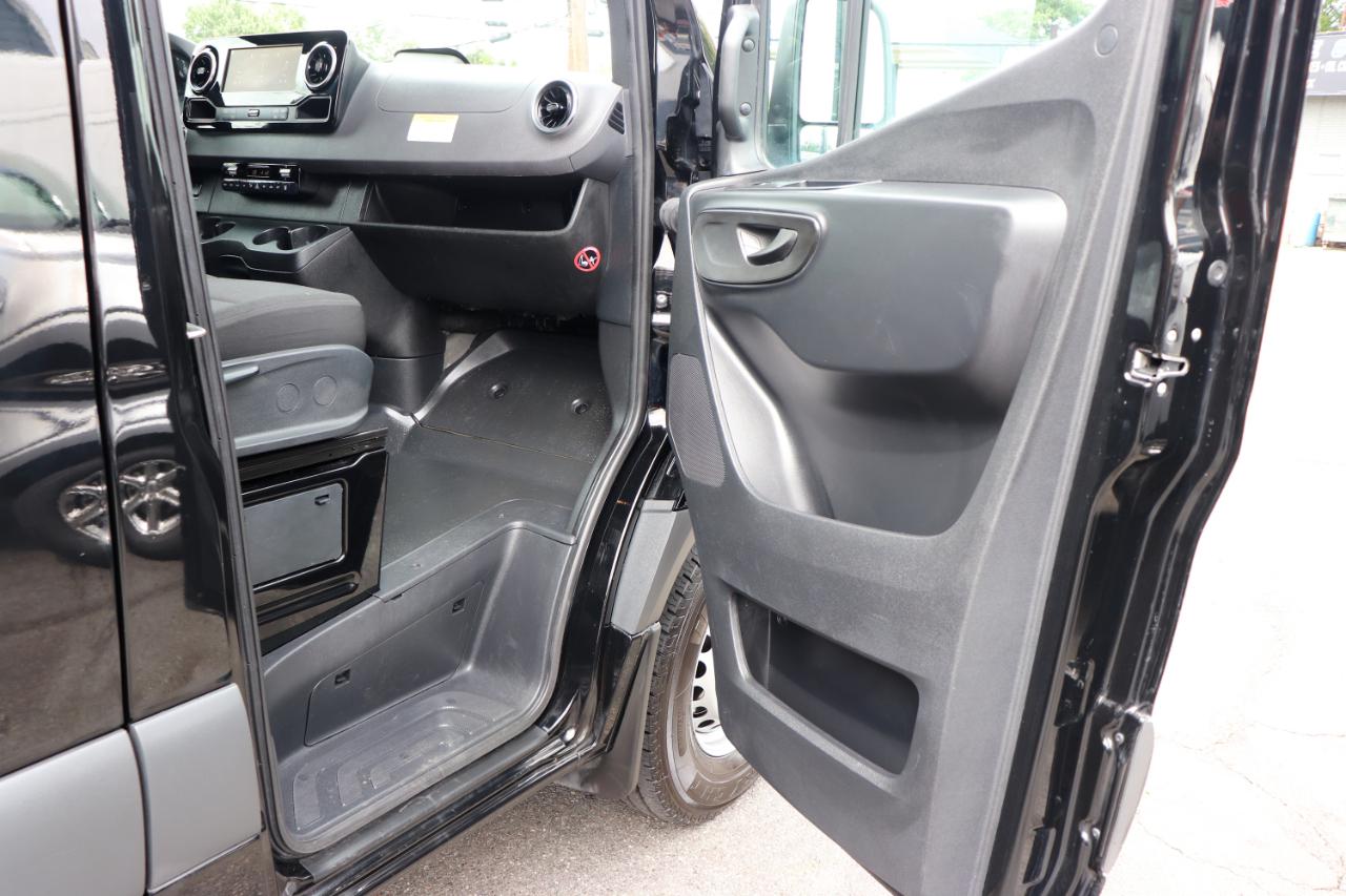 Mercedes-Benz Sprinter Passenger Van 2500 High Roof I4 Diesel 170" RWD 2025