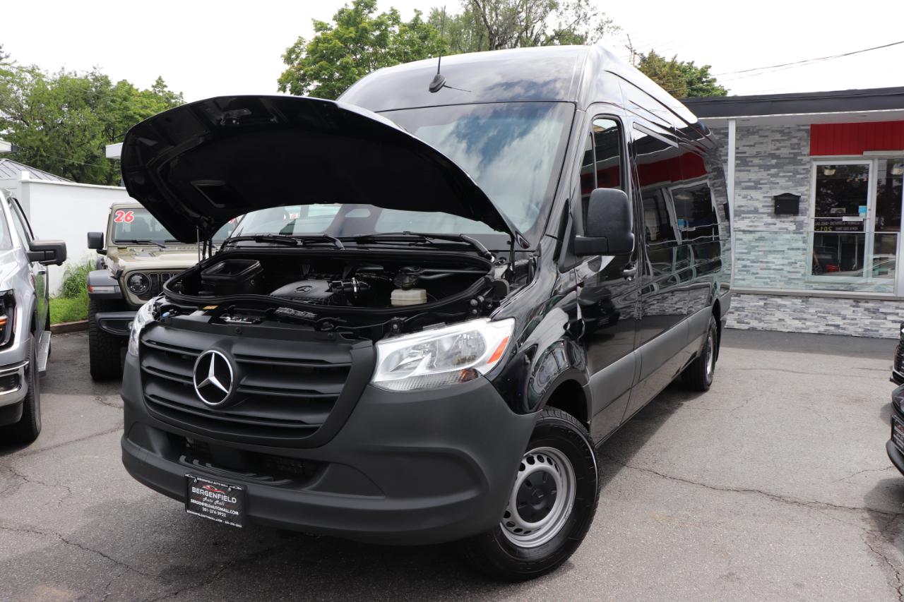 Mercedes-Benz Sprinter Passenger Van 2500 High Roof I4 Diesel 170" RWD 2025