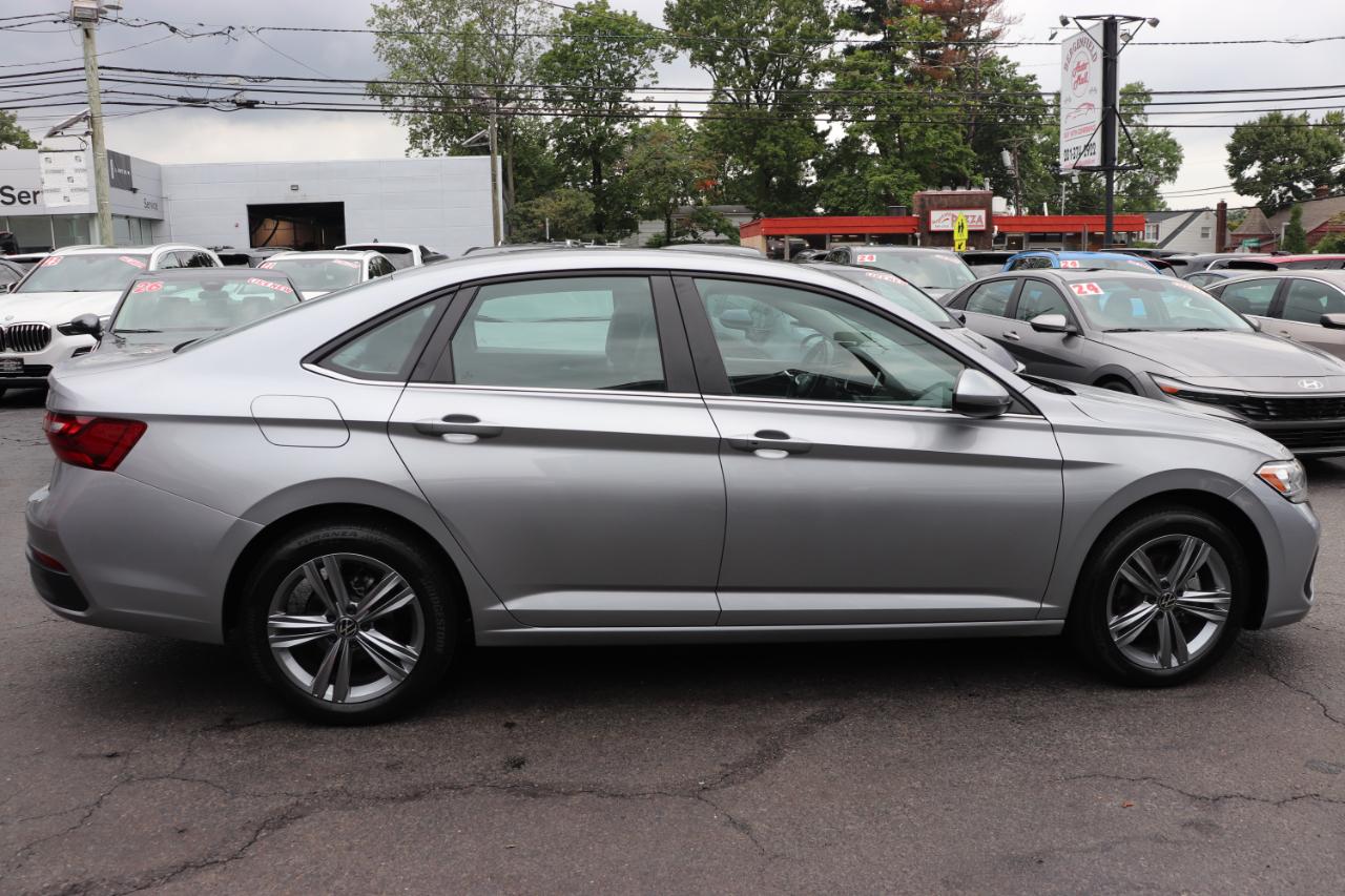 Volkswagen Jetta SE Auto 2024