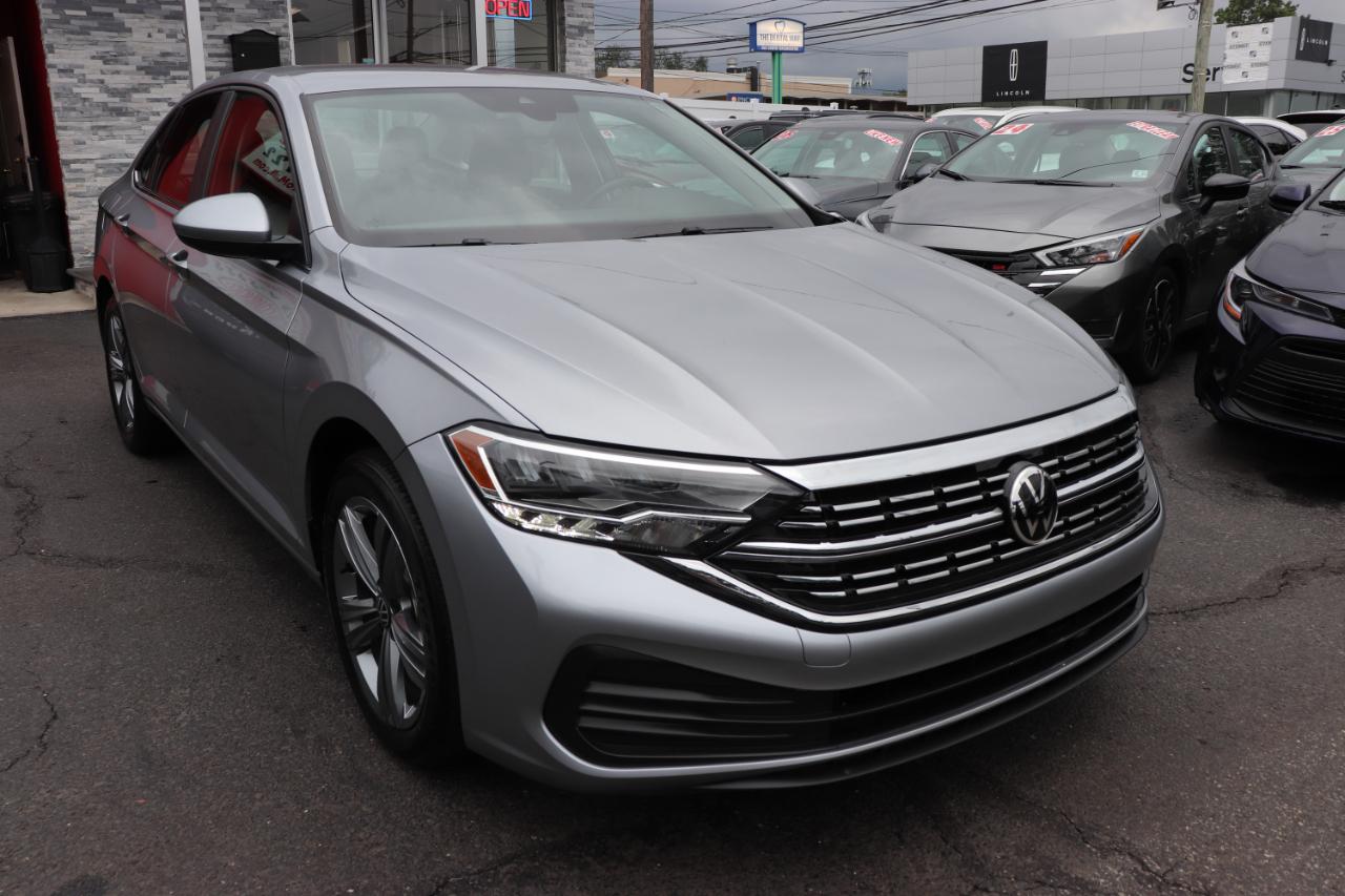 Volkswagen Jetta SE Auto 2024