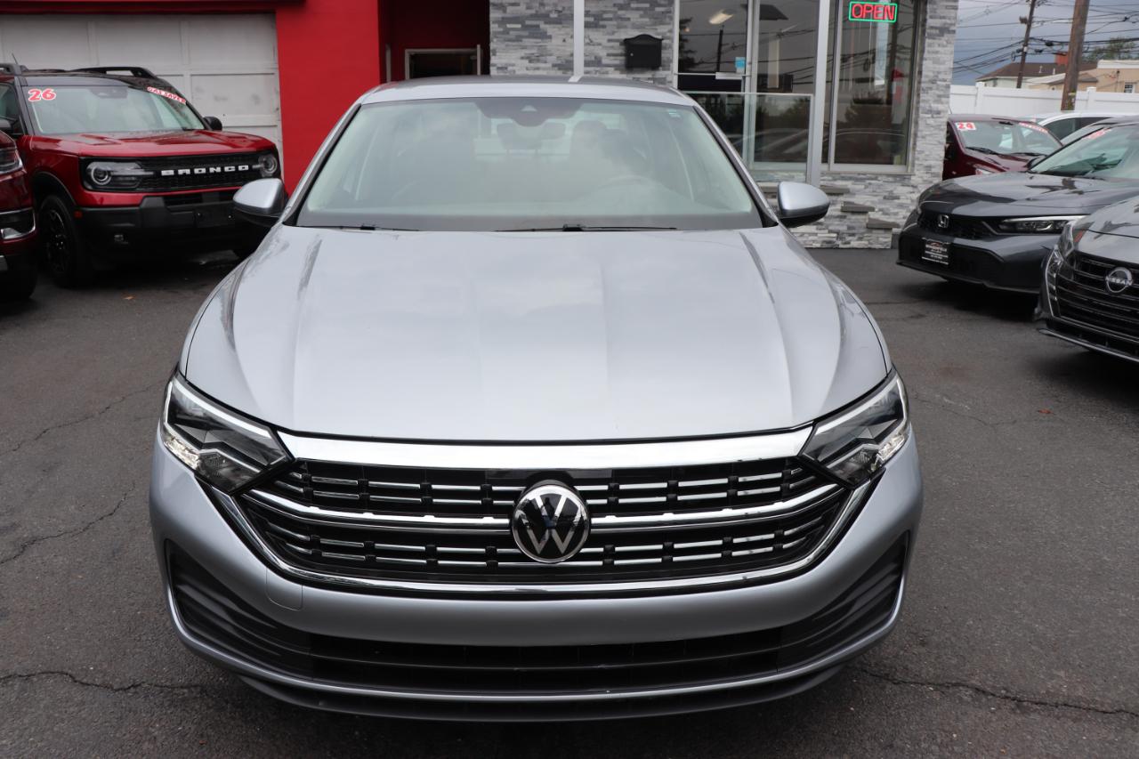 Volkswagen Jetta SE Auto 2024