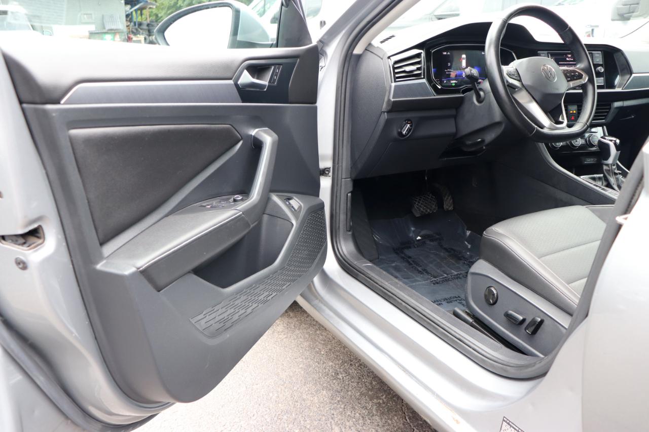 Volkswagen Jetta SE Auto 2024