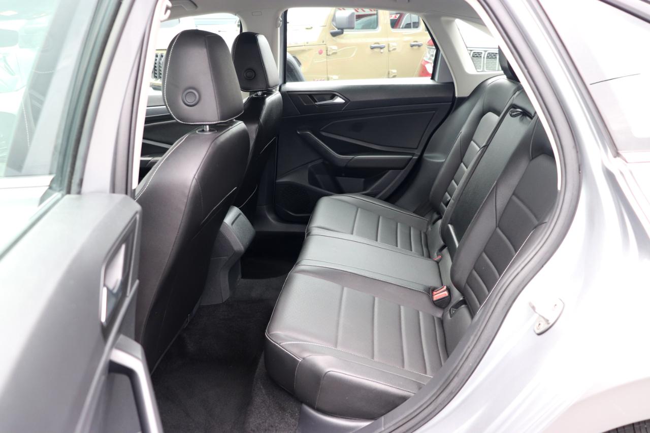 Volkswagen Jetta SE Auto 2024
