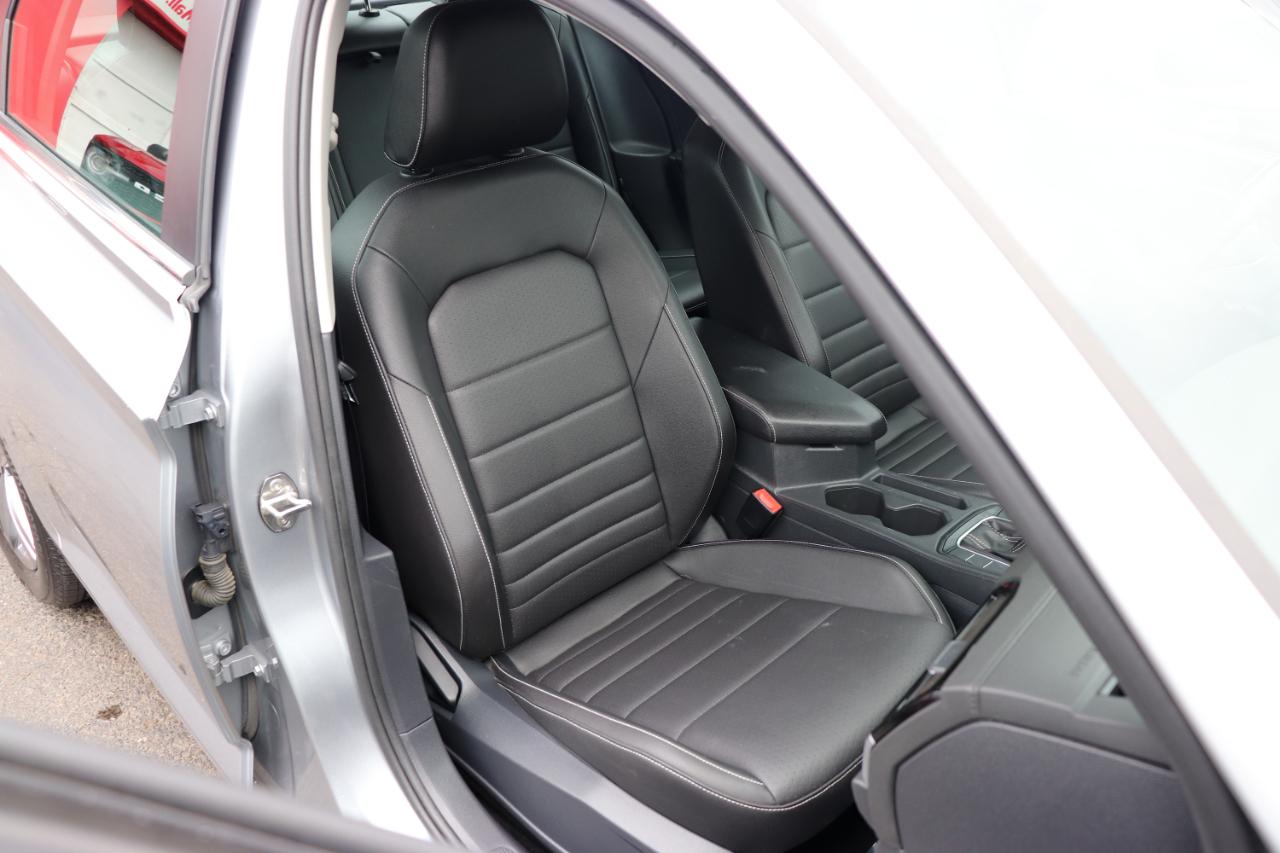 Volkswagen Jetta SE Auto 2024