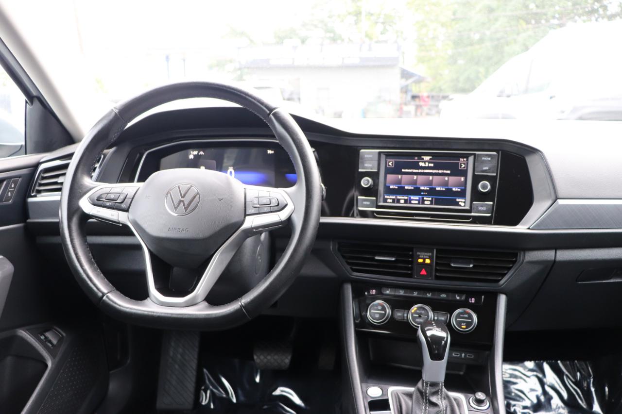 Volkswagen Jetta SE Auto 2024