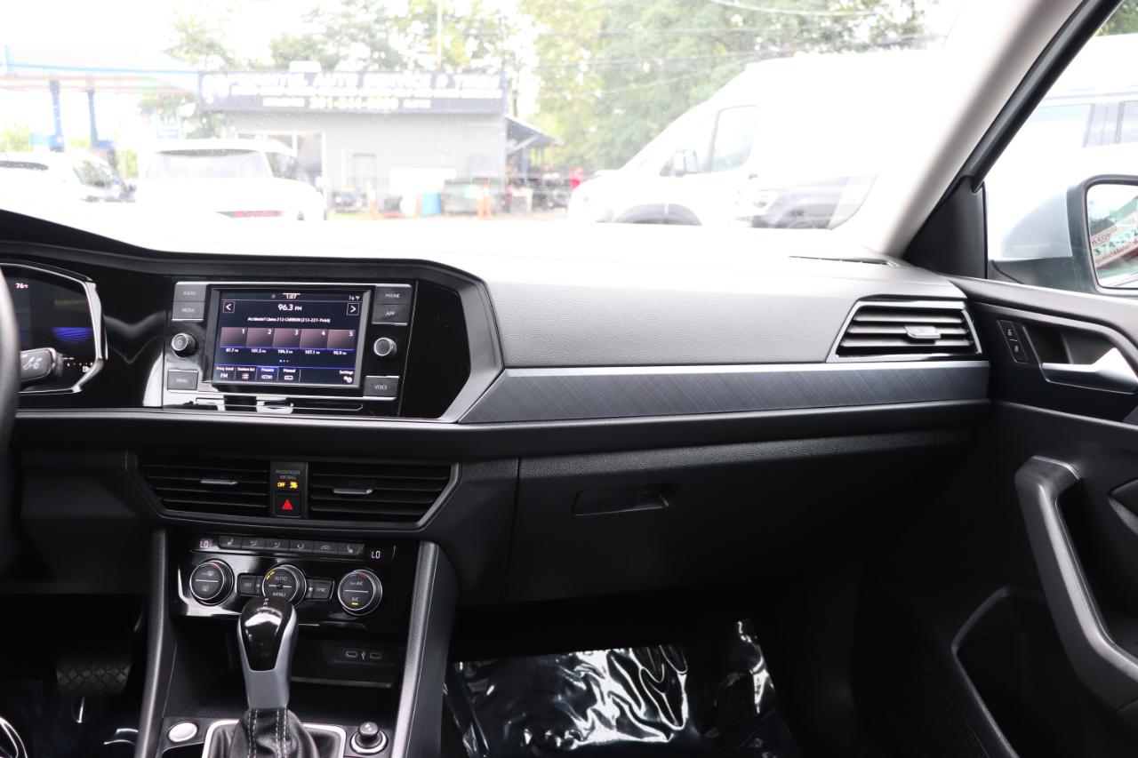 Volkswagen Jetta SE Auto 2024