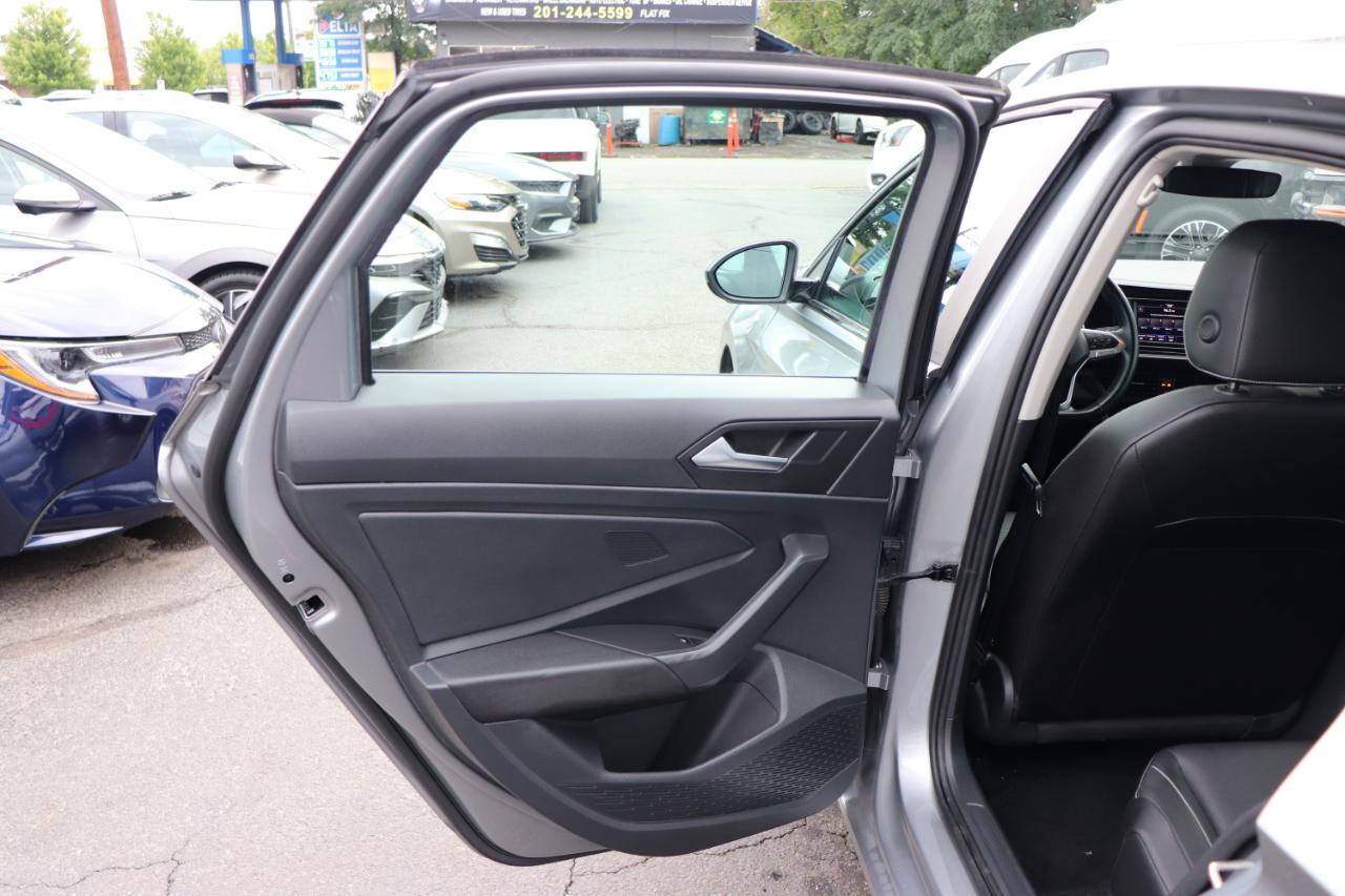 Volkswagen Jetta SE Auto 2024