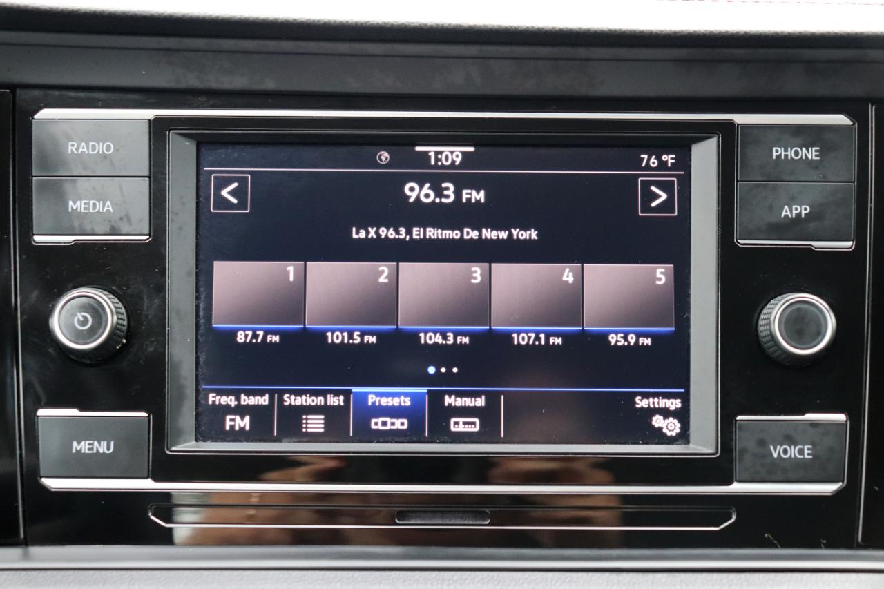 Volkswagen Jetta SE Auto 2024