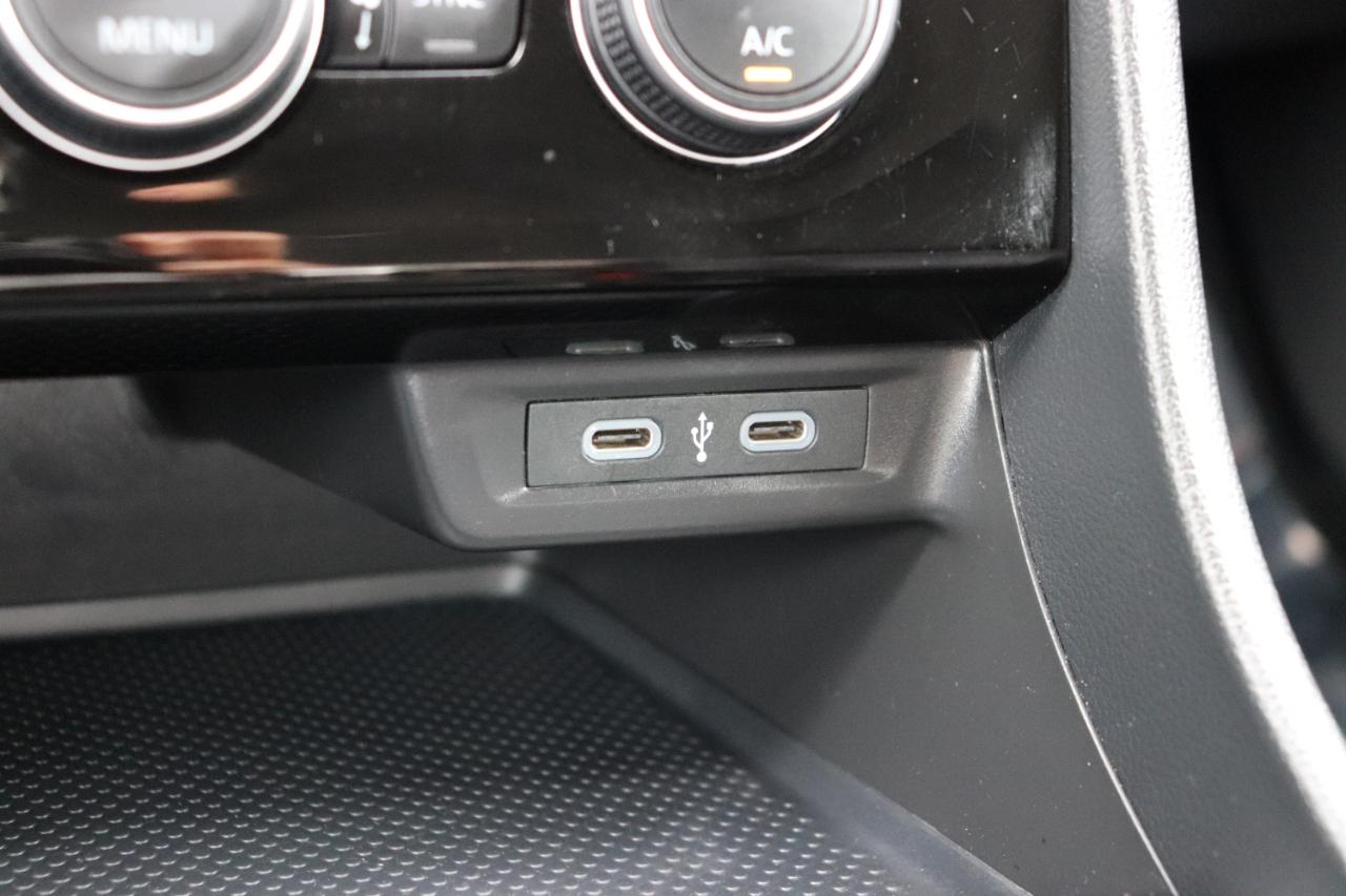 Volkswagen Jetta SE Auto 2024
