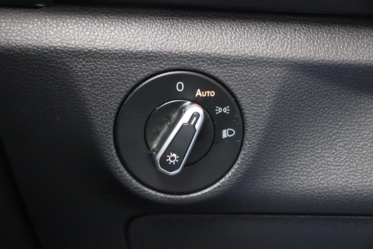 Volkswagen Jetta SE Auto 2024