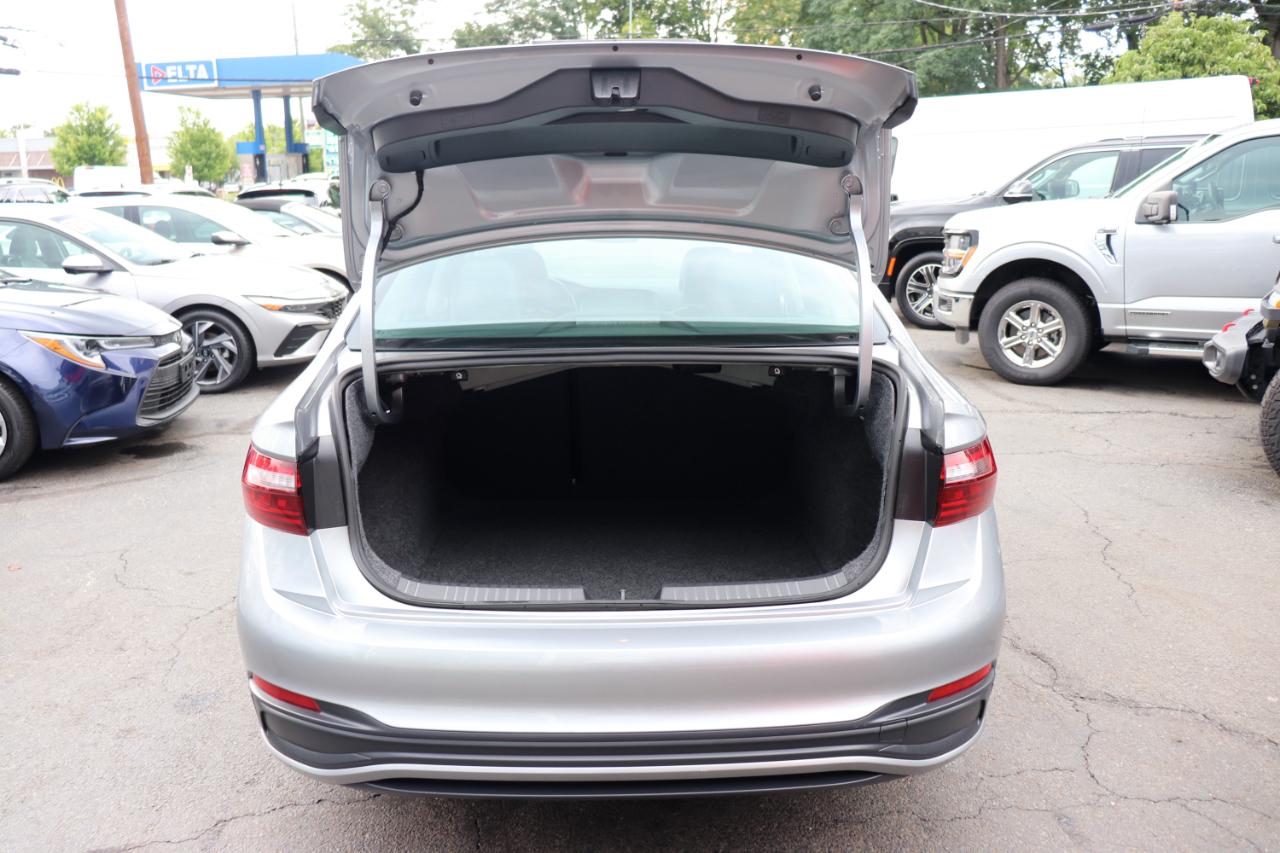 Volkswagen Jetta SE Auto 2024