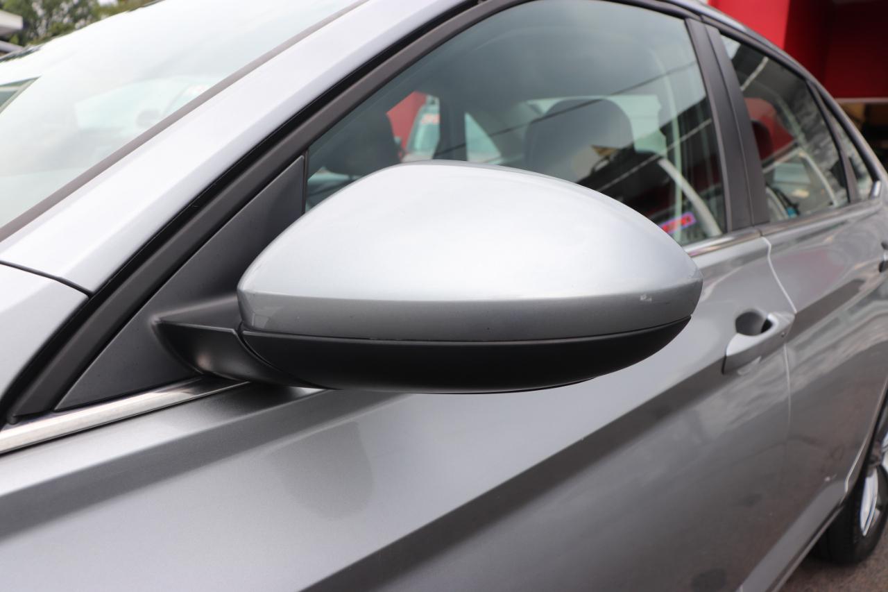 Volkswagen Jetta SE Auto 2024