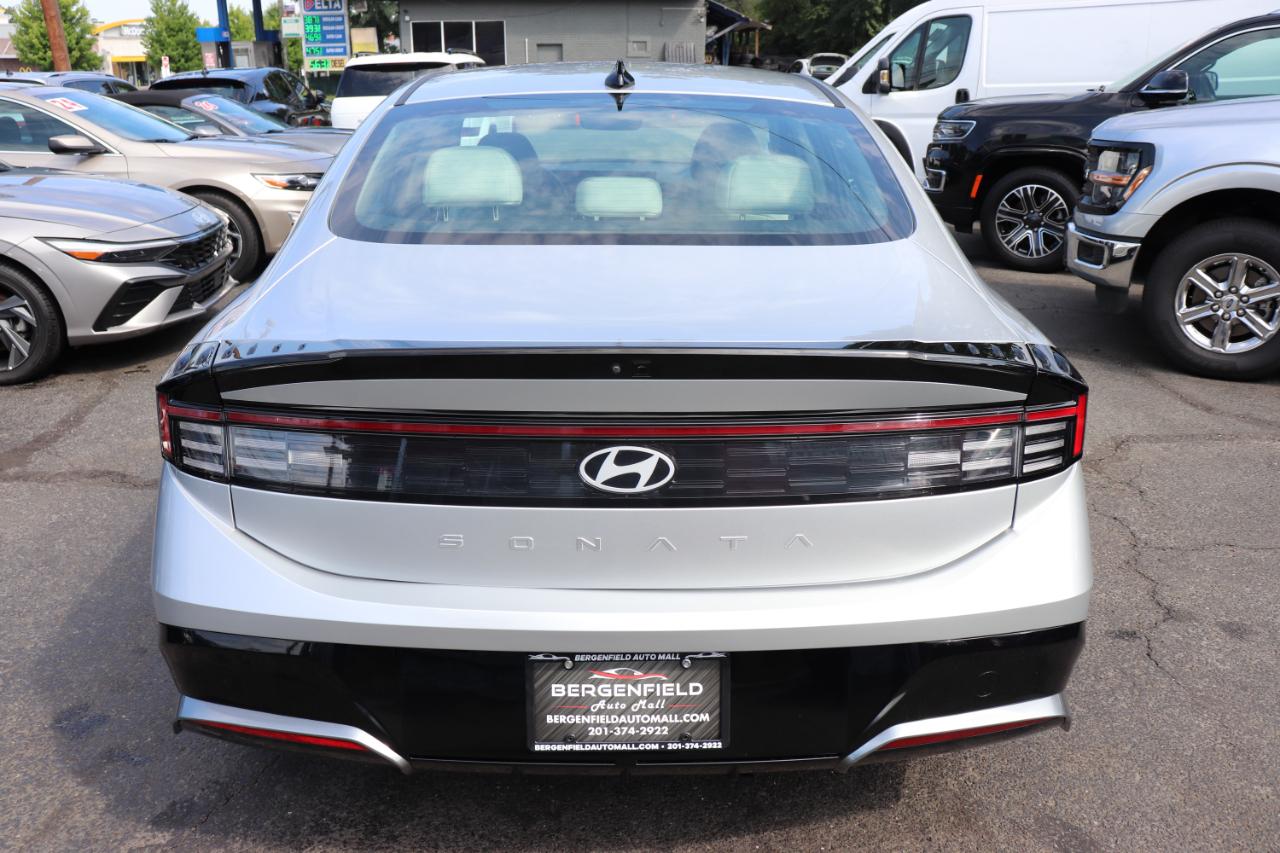 Hyundai Sonata SEL FWD 2025