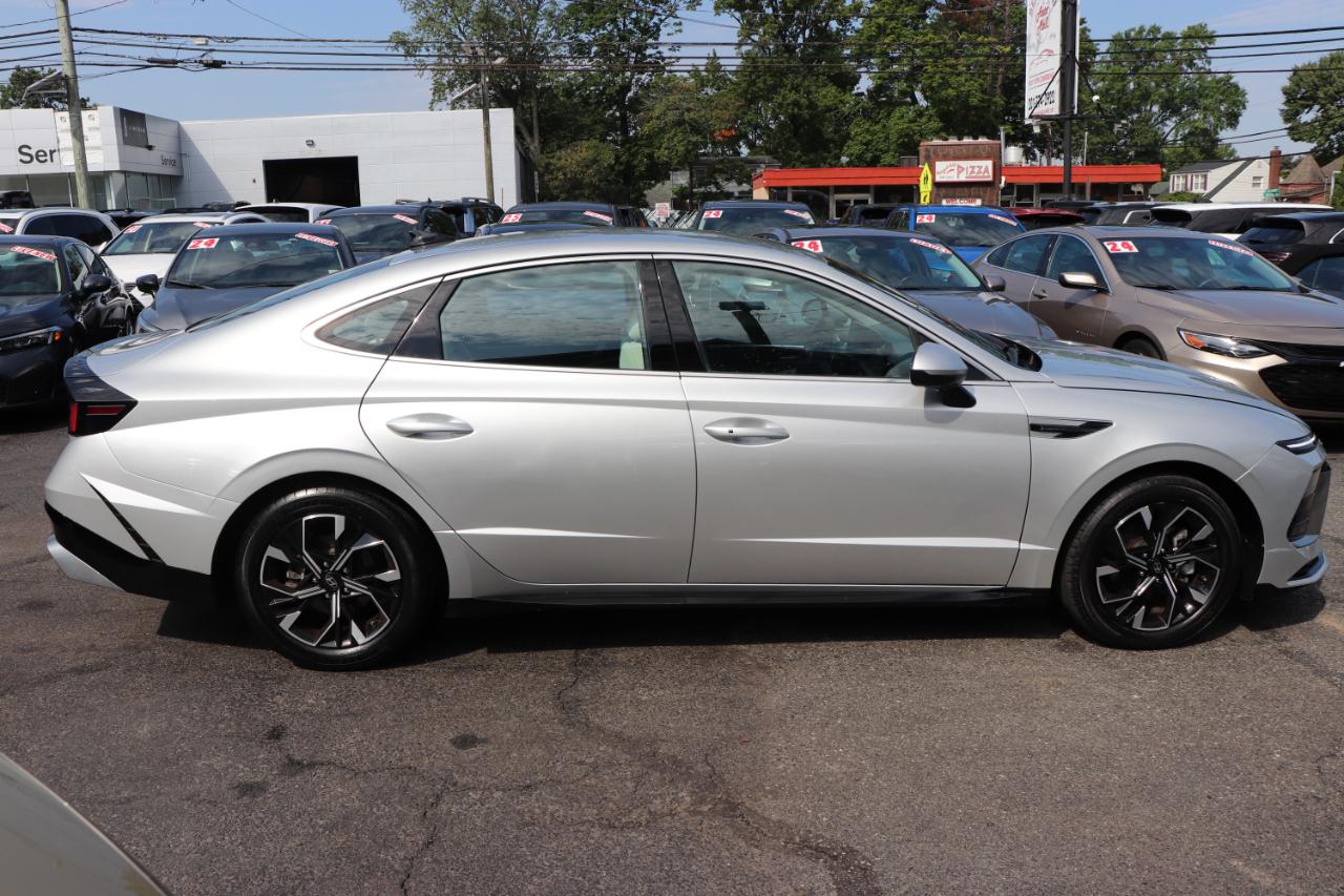Hyundai Sonata SEL FWD 2025