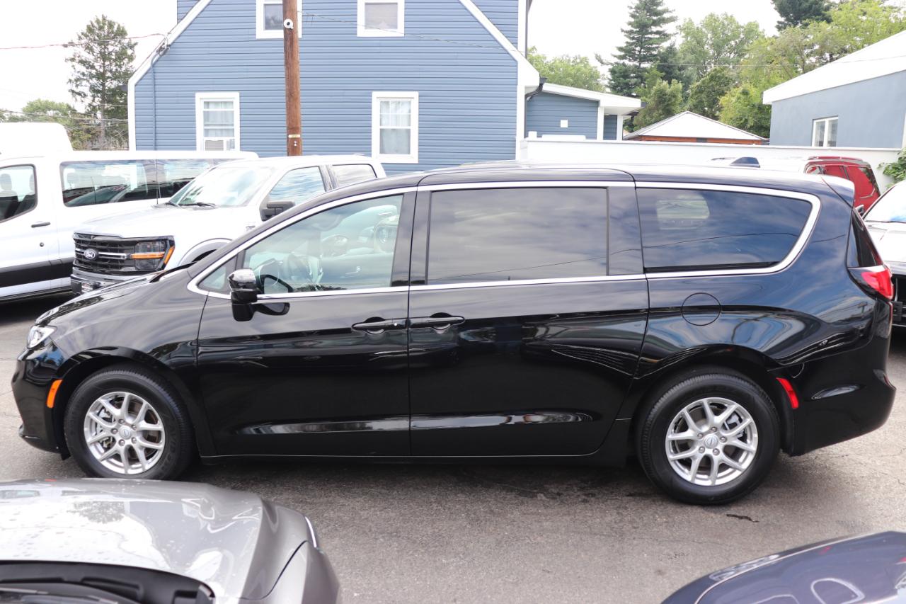 Chrysler Pacifica Select FWD 2026