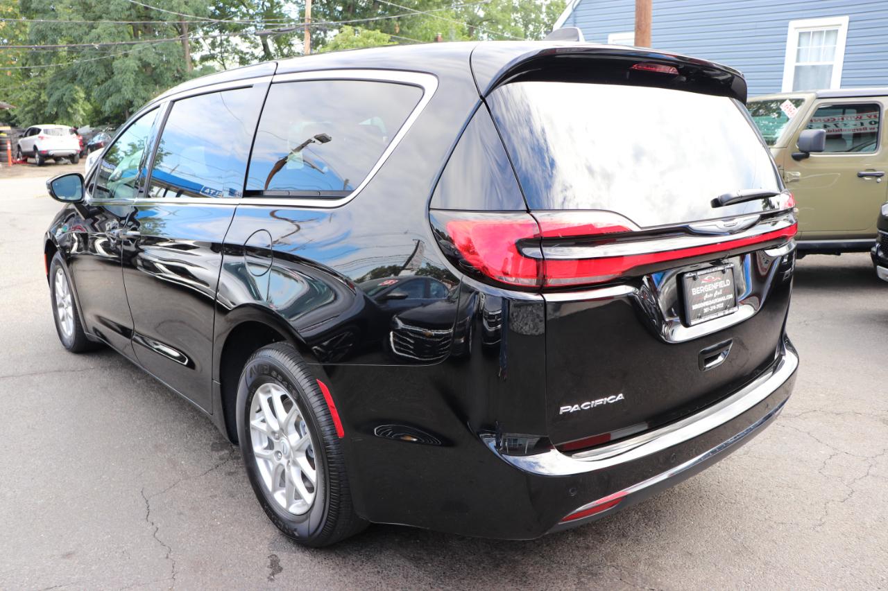 Chrysler Pacifica Select FWD 2026
