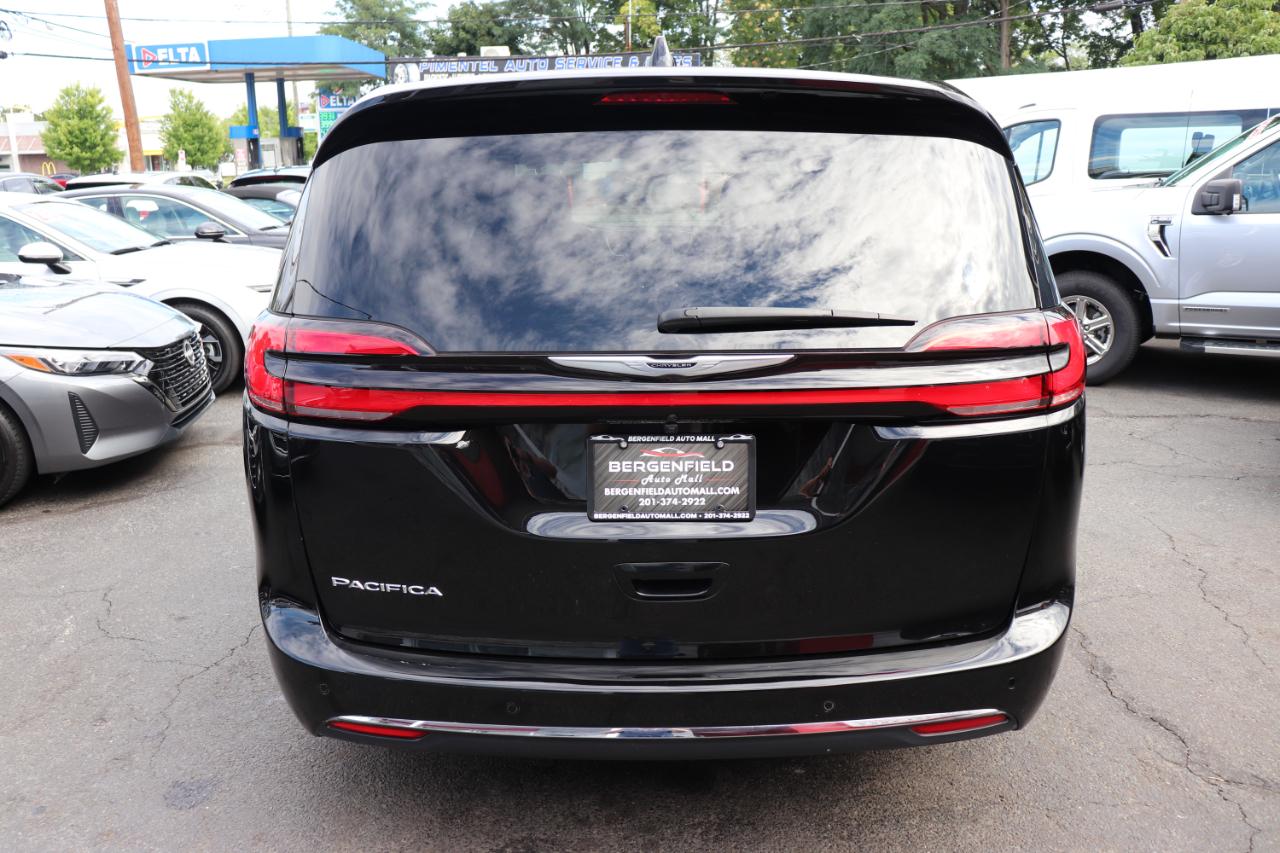 Chrysler Pacifica Select FWD 2026
