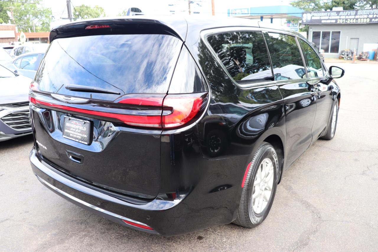 Chrysler Pacifica Select FWD 2026