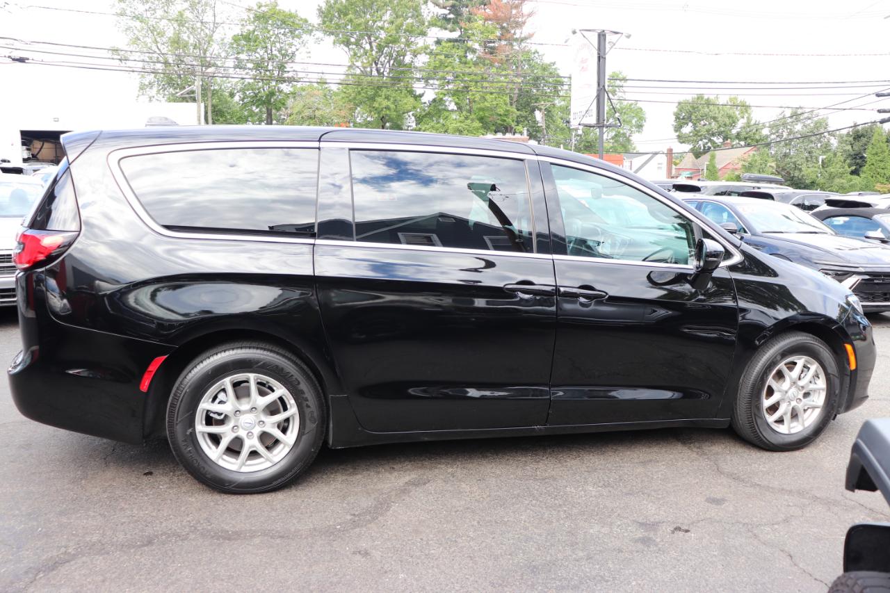 Chrysler Pacifica Select FWD 2026