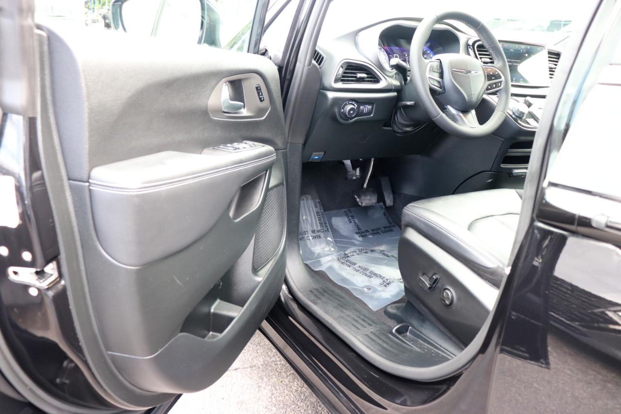 Chrysler Pacifica Select FWD 2026