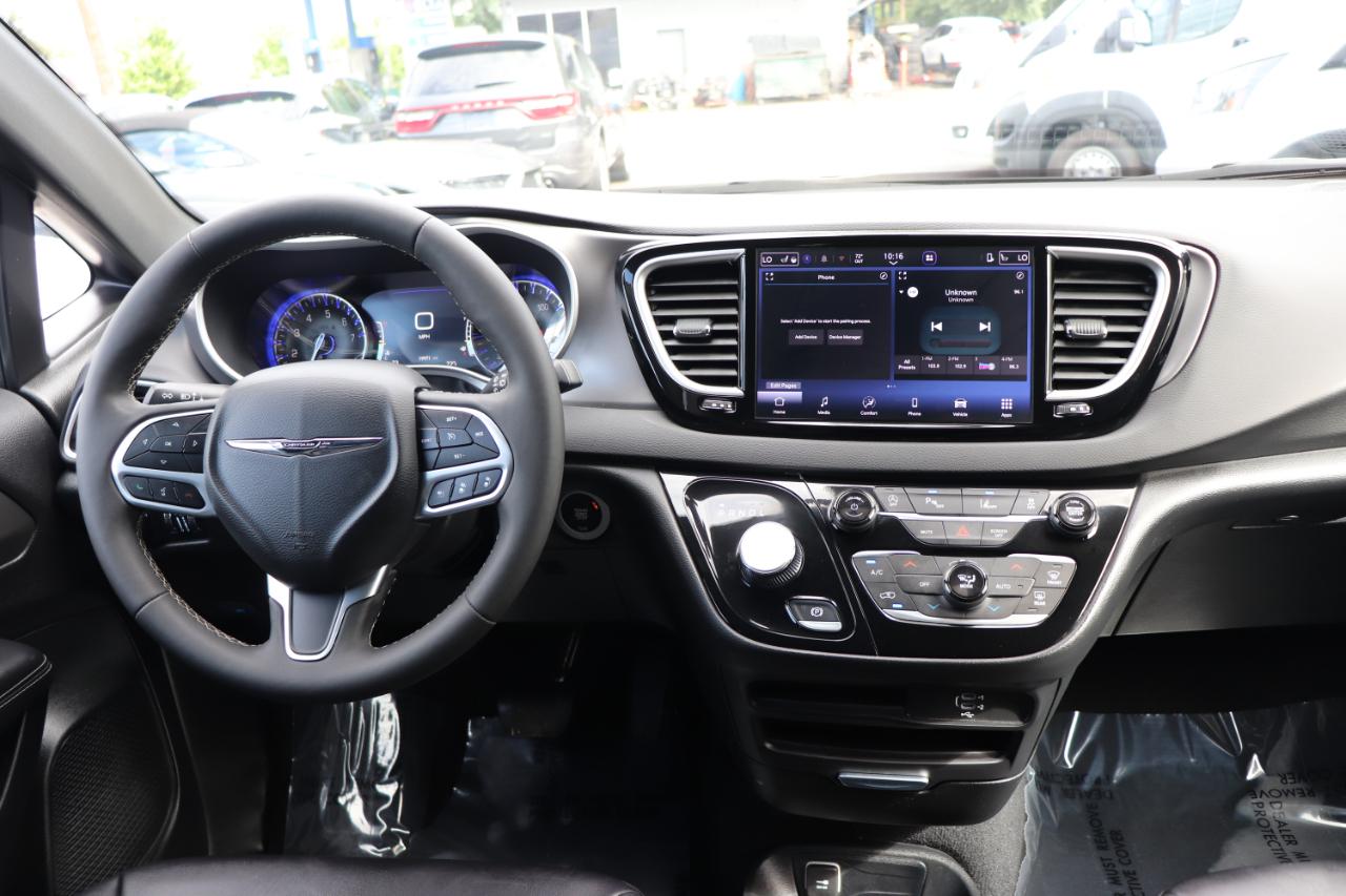 Chrysler Pacifica Select FWD 2026