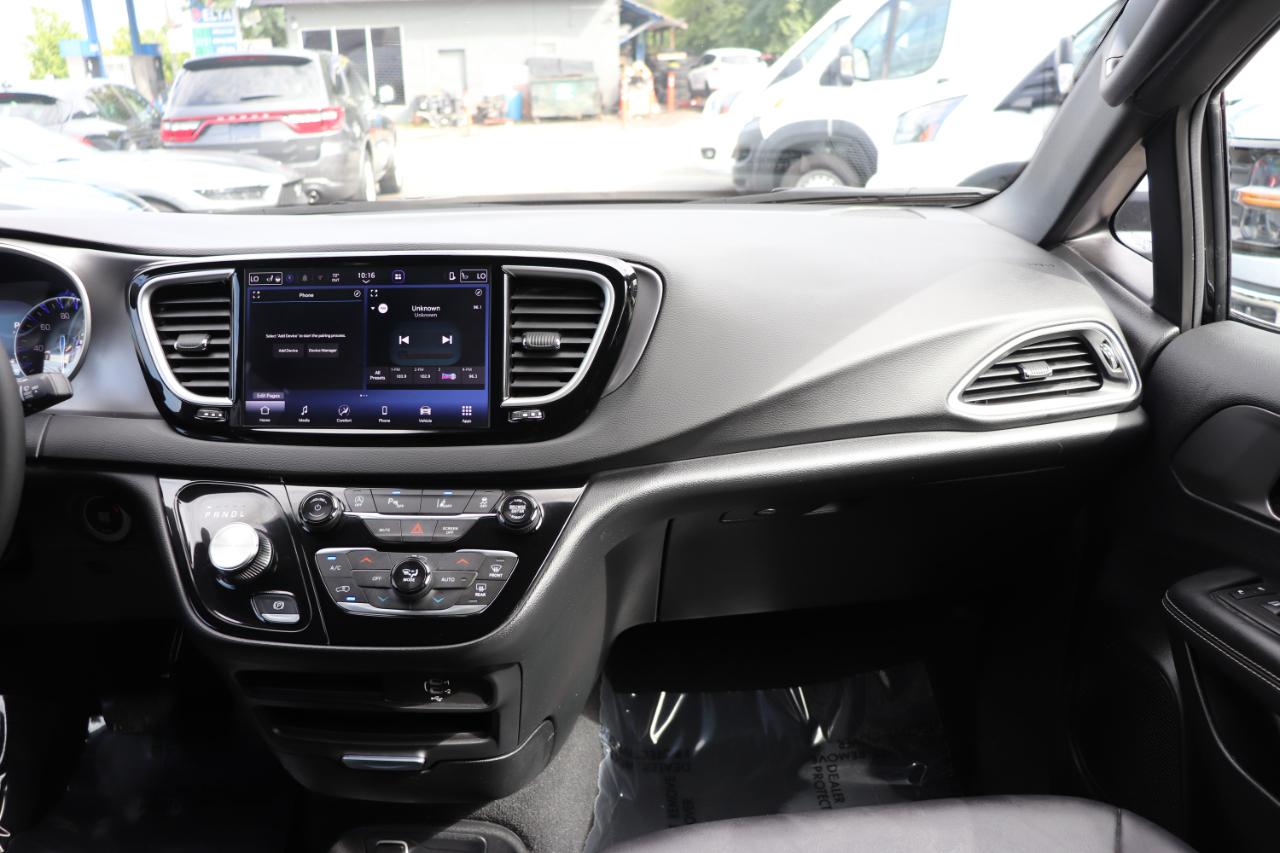 Chrysler Pacifica Select FWD 2026