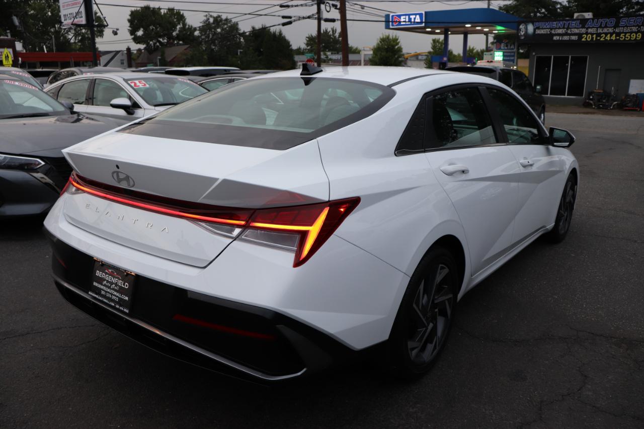 Hyundai Elantra SEL Convenience IVT 2025
