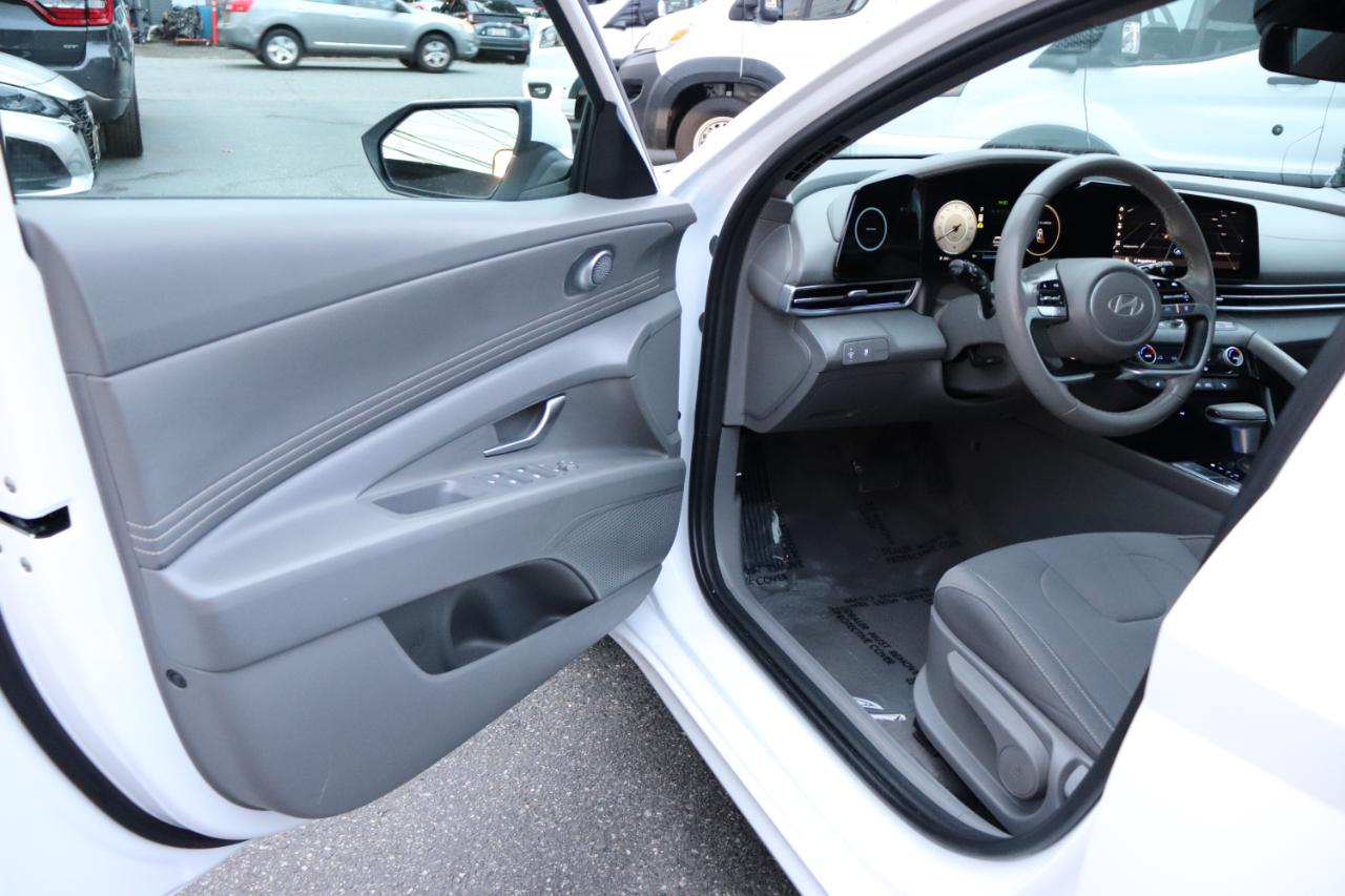 Hyundai Elantra SEL Convenience IVT 2025