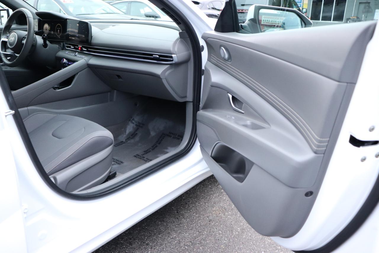 Hyundai Elantra SEL Convenience IVT 2025