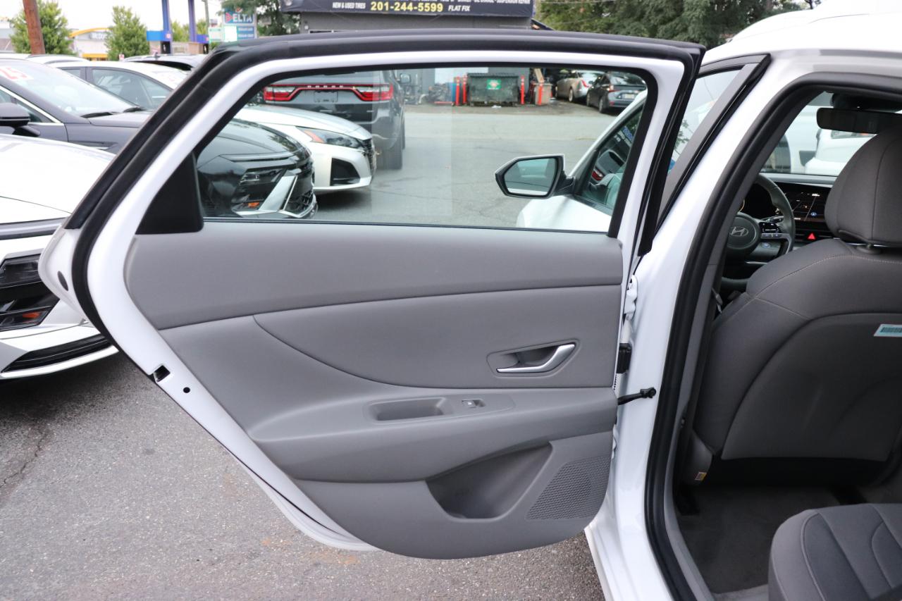 Hyundai Elantra SEL Convenience IVT 2025