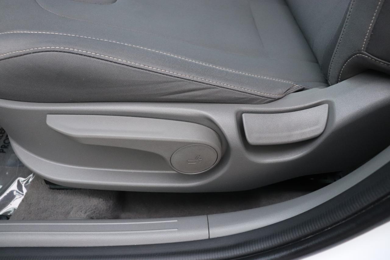 Hyundai Elantra SEL Convenience IVT 2025