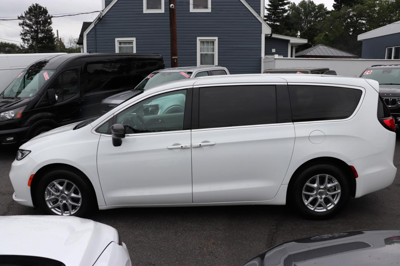 Chrysler Pacifica Touring L FWD 2024