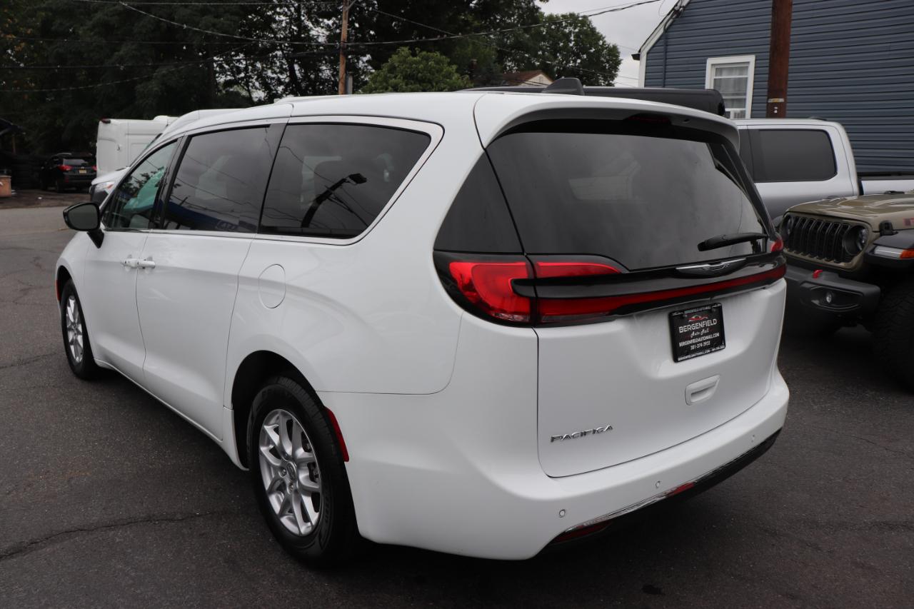 Chrysler Pacifica Touring L FWD 2024
