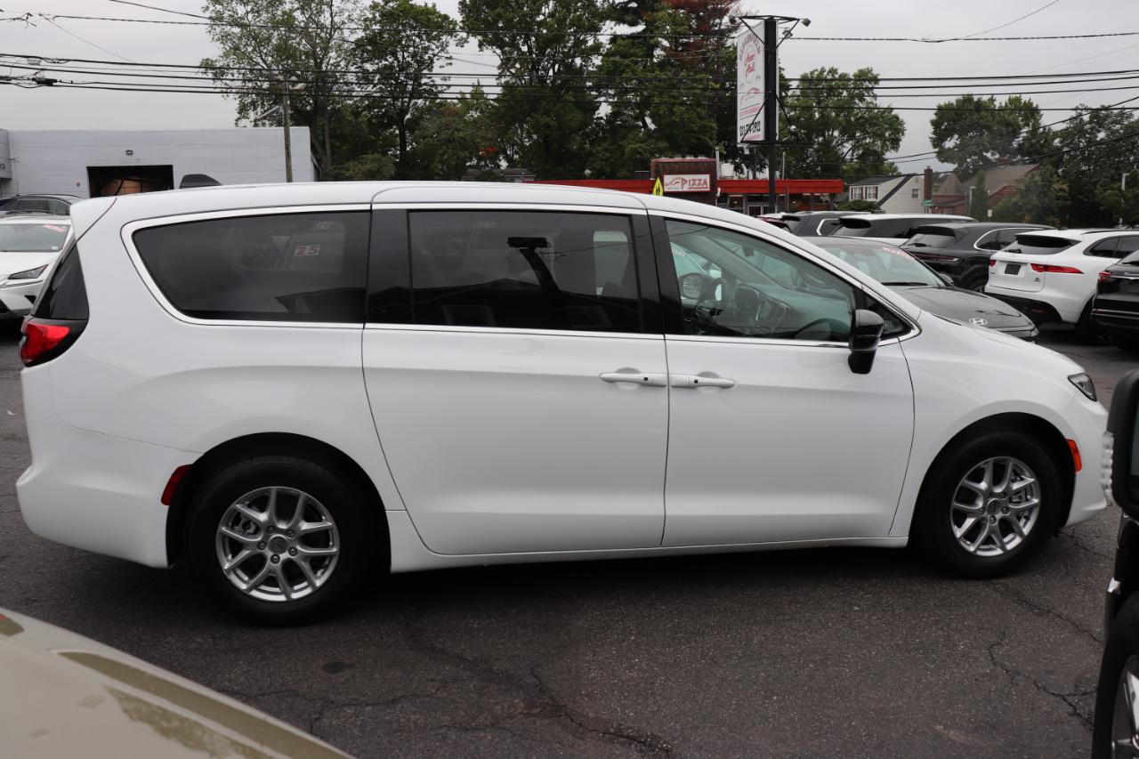 Chrysler Pacifica Touring L FWD 2024