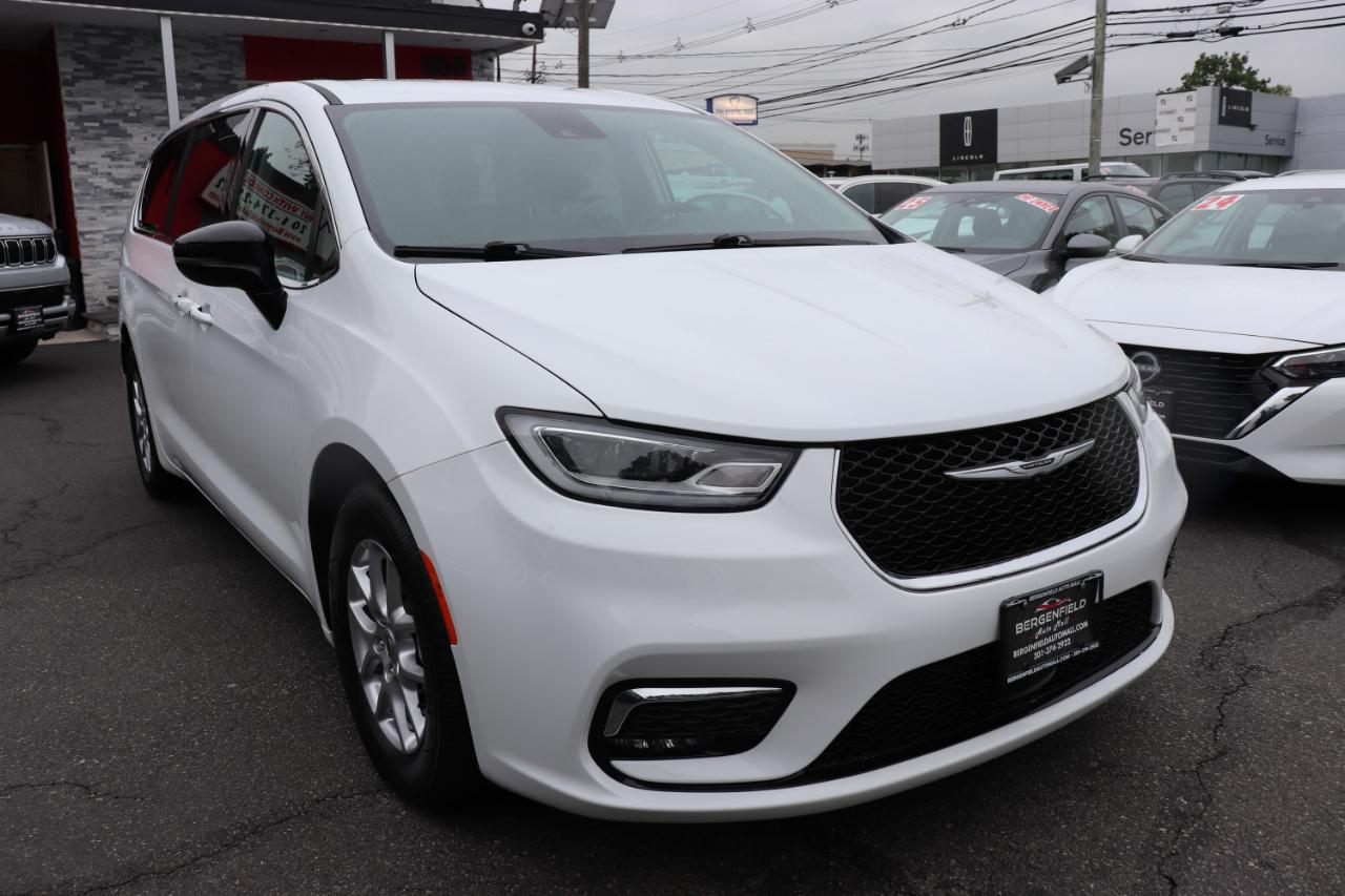 Chrysler Pacifica Touring L FWD 2024