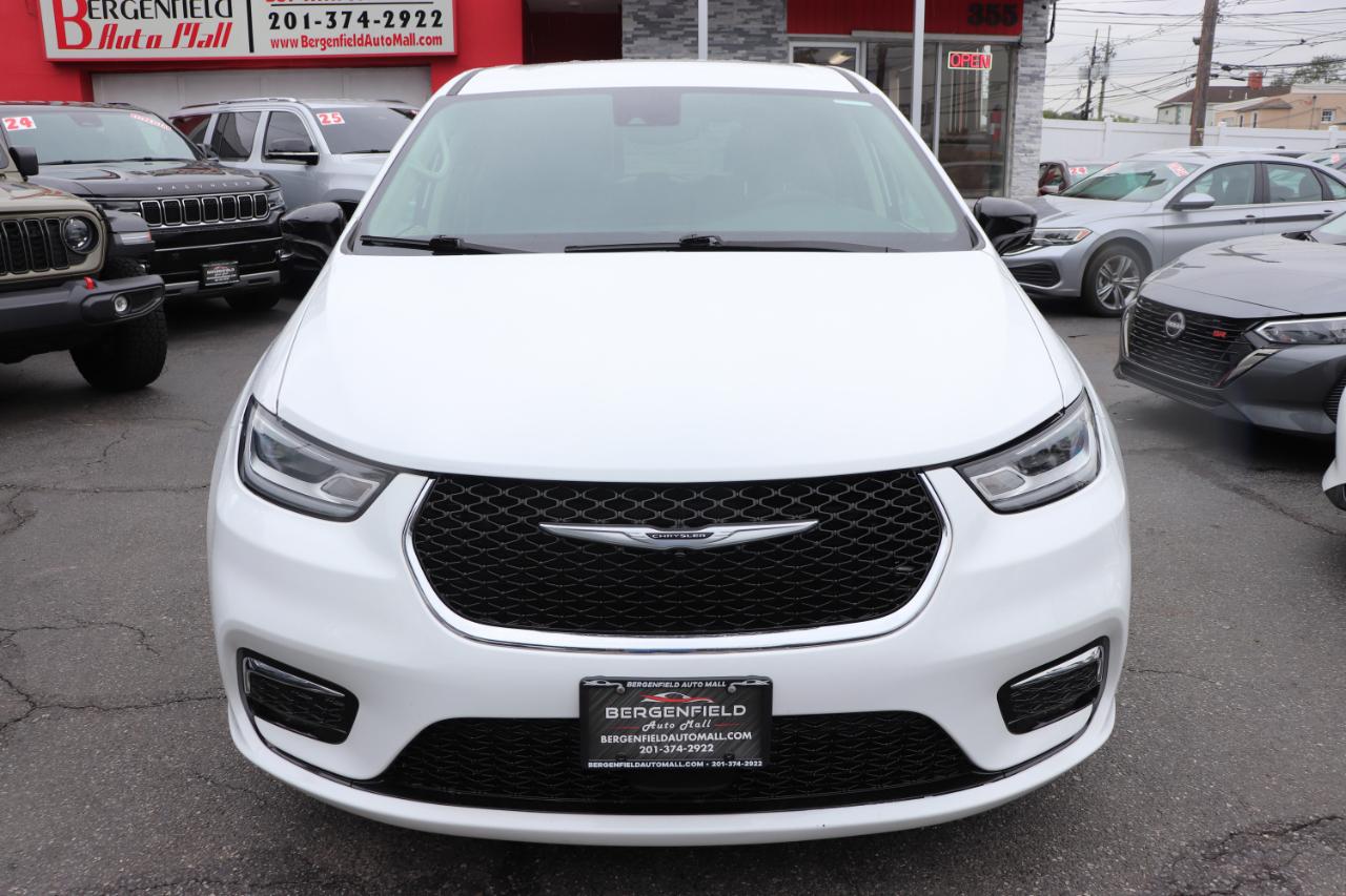 Chrysler Pacifica Touring L FWD 2024