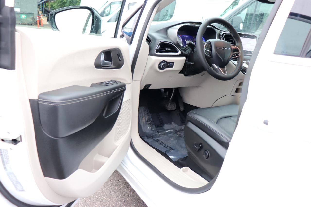 Chrysler Pacifica Touring L FWD 2024