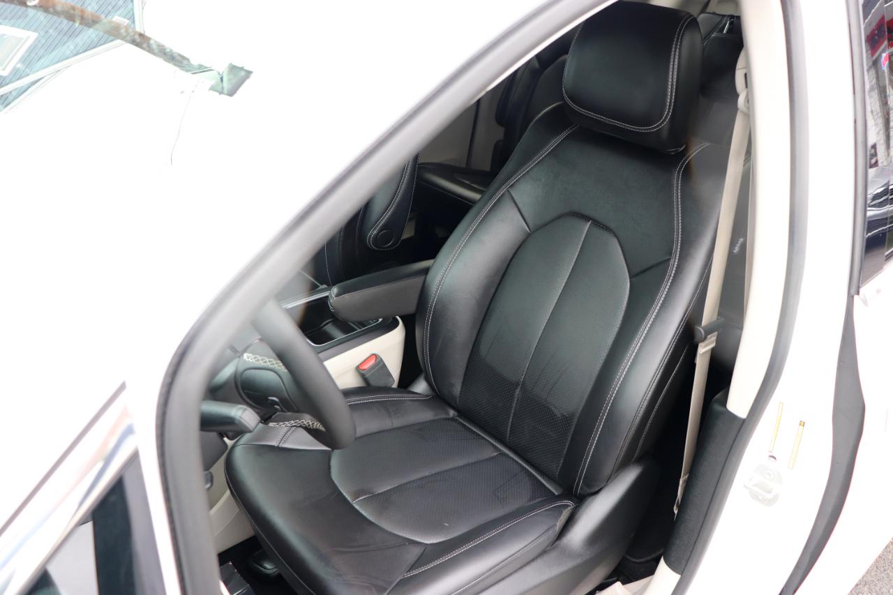 Chrysler Pacifica Touring L FWD 2024