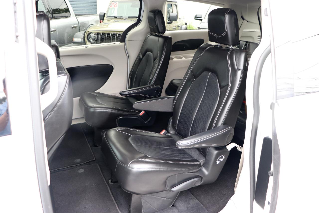 Chrysler Pacifica Touring L FWD 2024