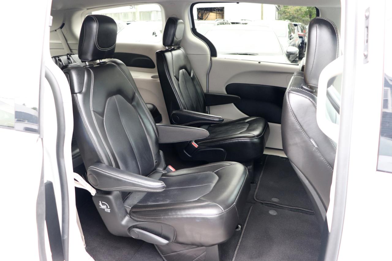 Chrysler Pacifica Touring L FWD 2024