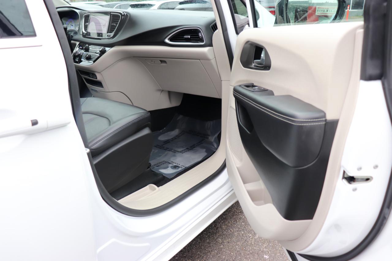 Chrysler Pacifica Touring L FWD 2024