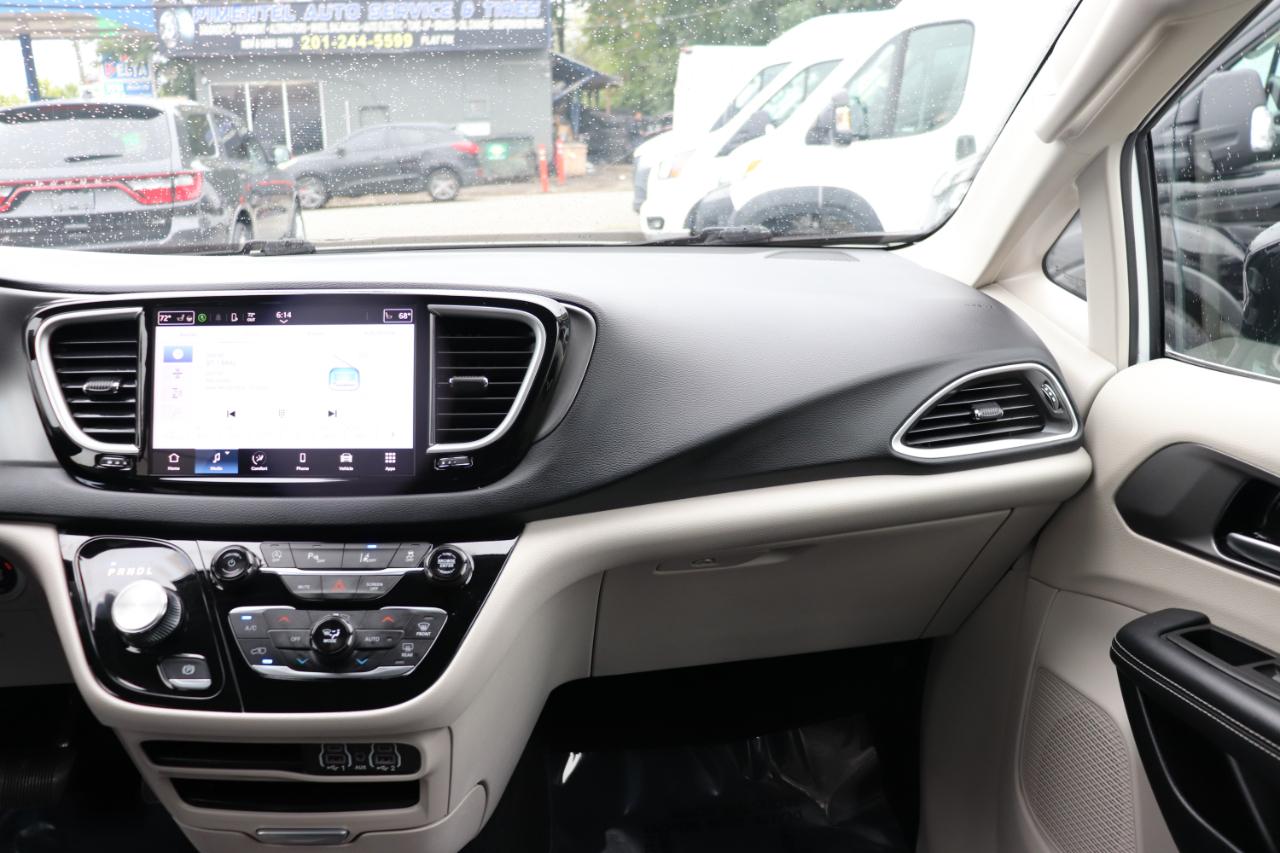 Chrysler Pacifica Touring L FWD 2024
