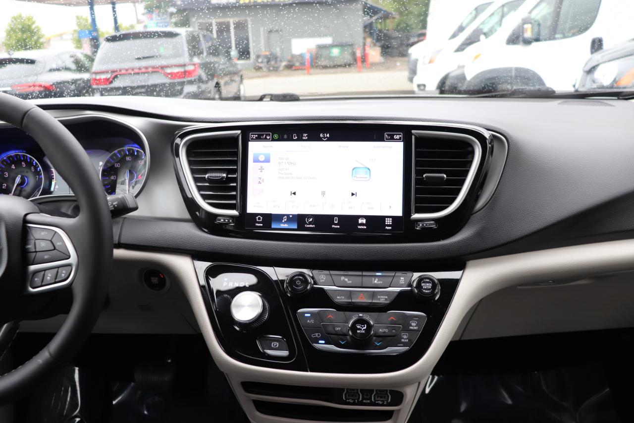 Chrysler Pacifica Touring L FWD 2024